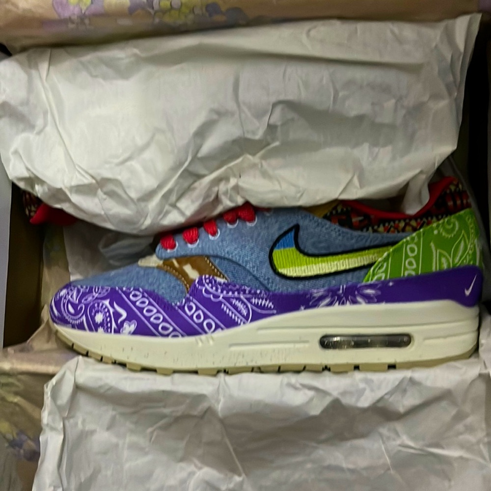 Nike sneakers brand is good condition